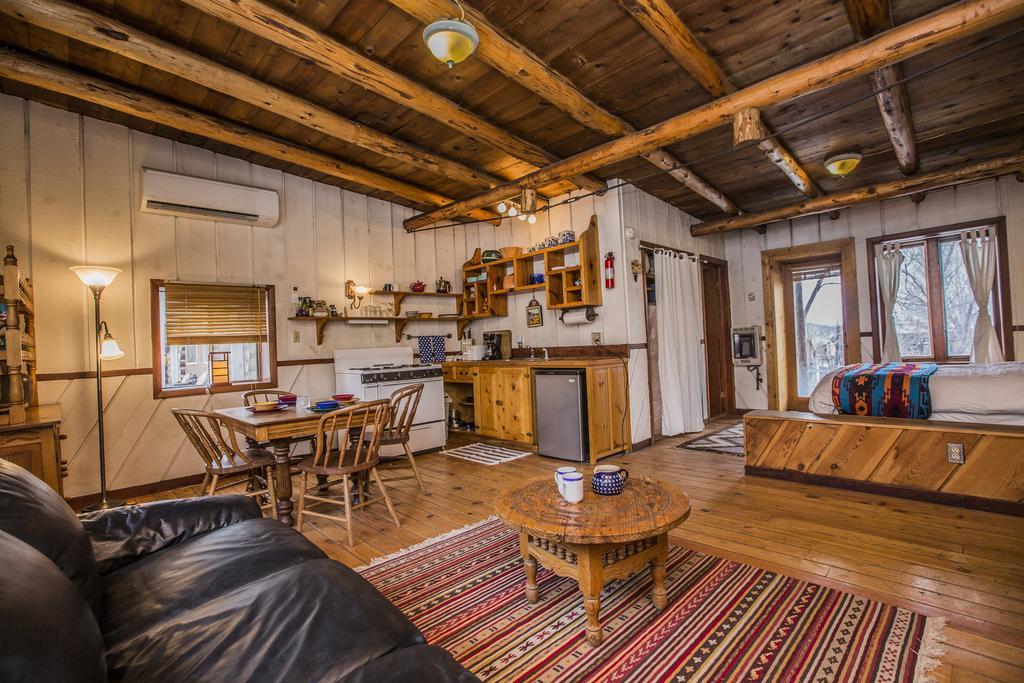 Taos Goji Farm & Eco-Lodge Retreat Arroyo Seco Buitenkant foto